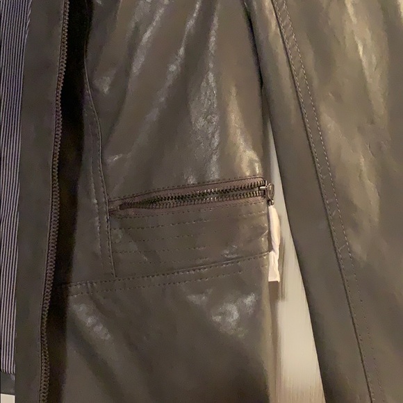 Jacket - Picture 2 of 6